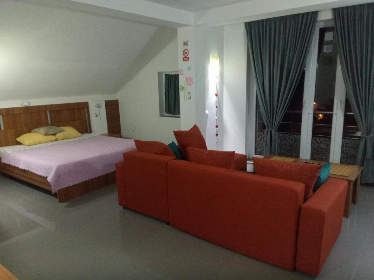 Yard House Trpejca Hotel Охрид Екстериор снимка