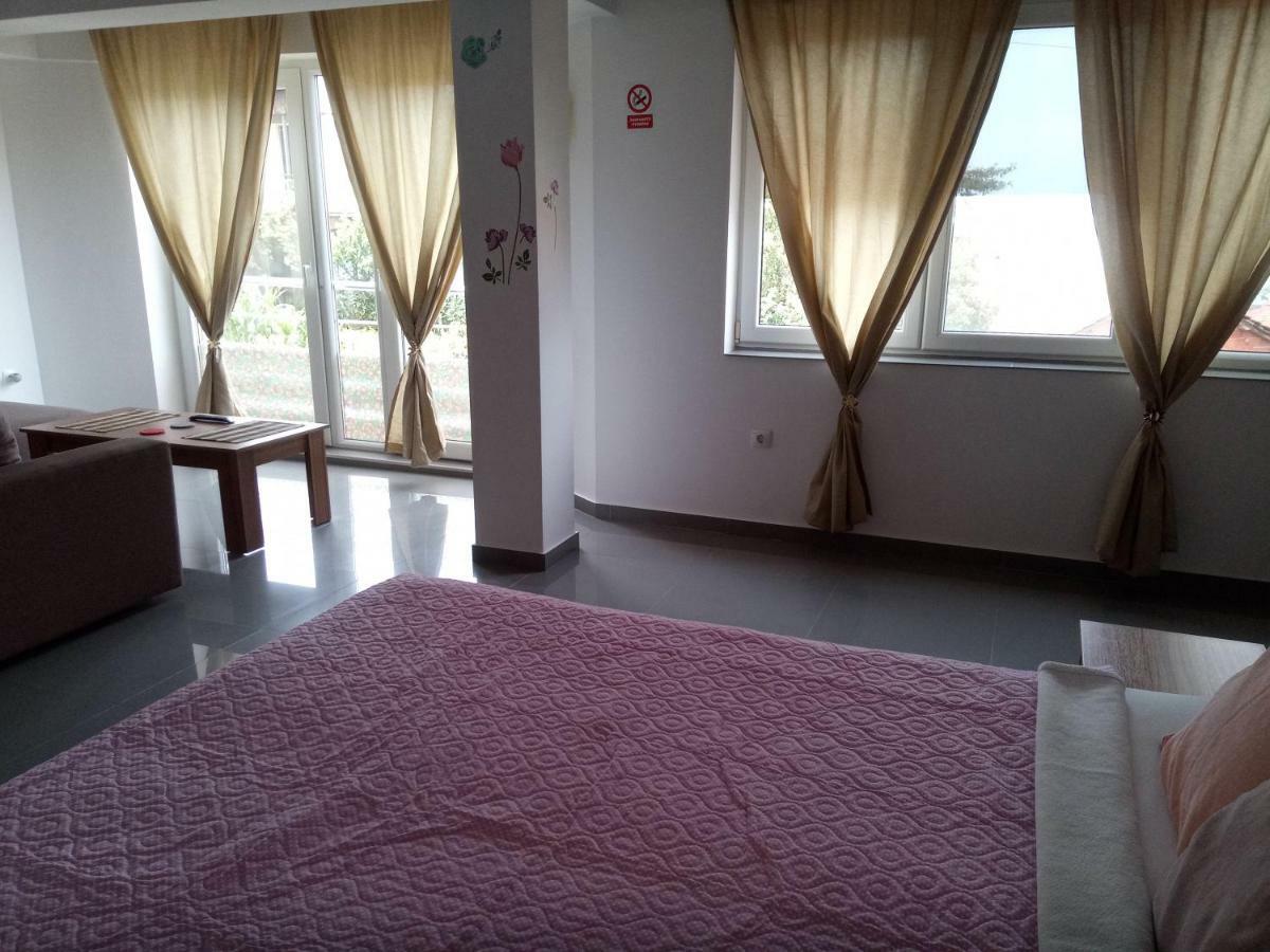 Yard House Trpejca Hotel Охрид Екстериор снимка
